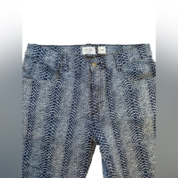 Decibel Other - Men’s Decibel snakeskin print stretchy denim shorts EUC Size 36
